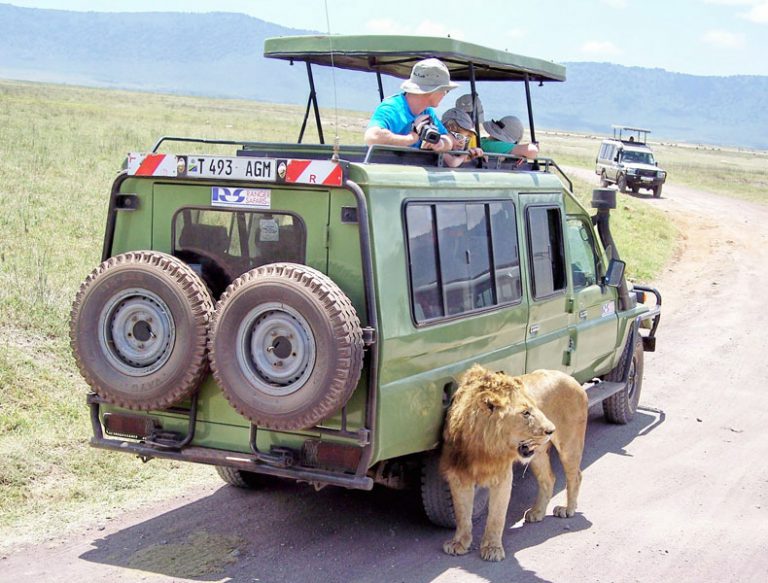 tourist car tanzania